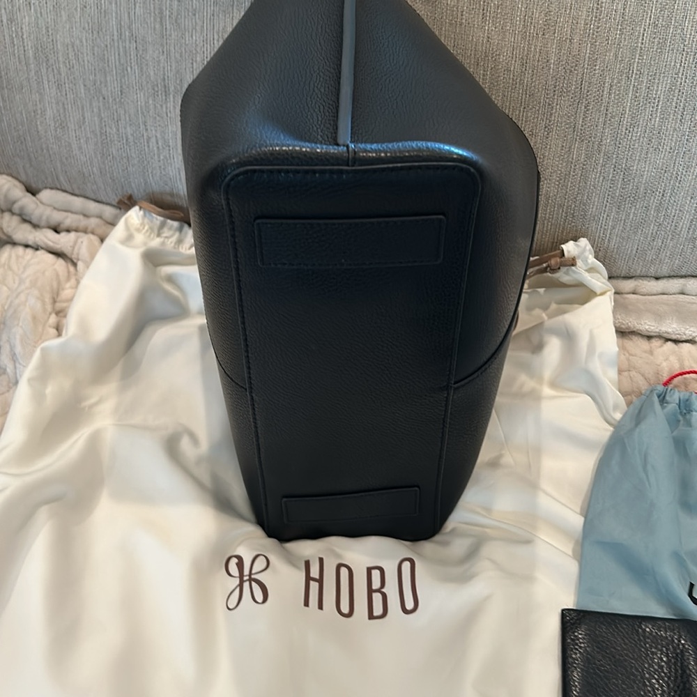 HOBO Black and Tan Shoulder Bag w/Wallet - Picture 5 of 8